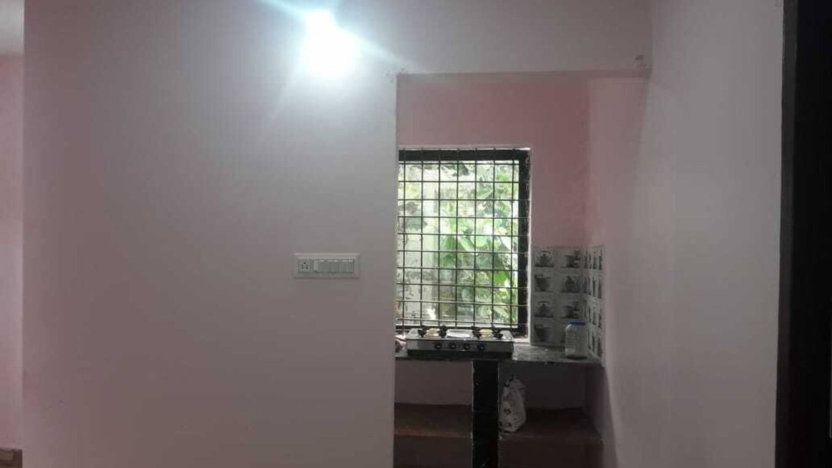 Kolar Road House | Easy approachable comfortable, home feeling.Well equipped kitchen self cooking.