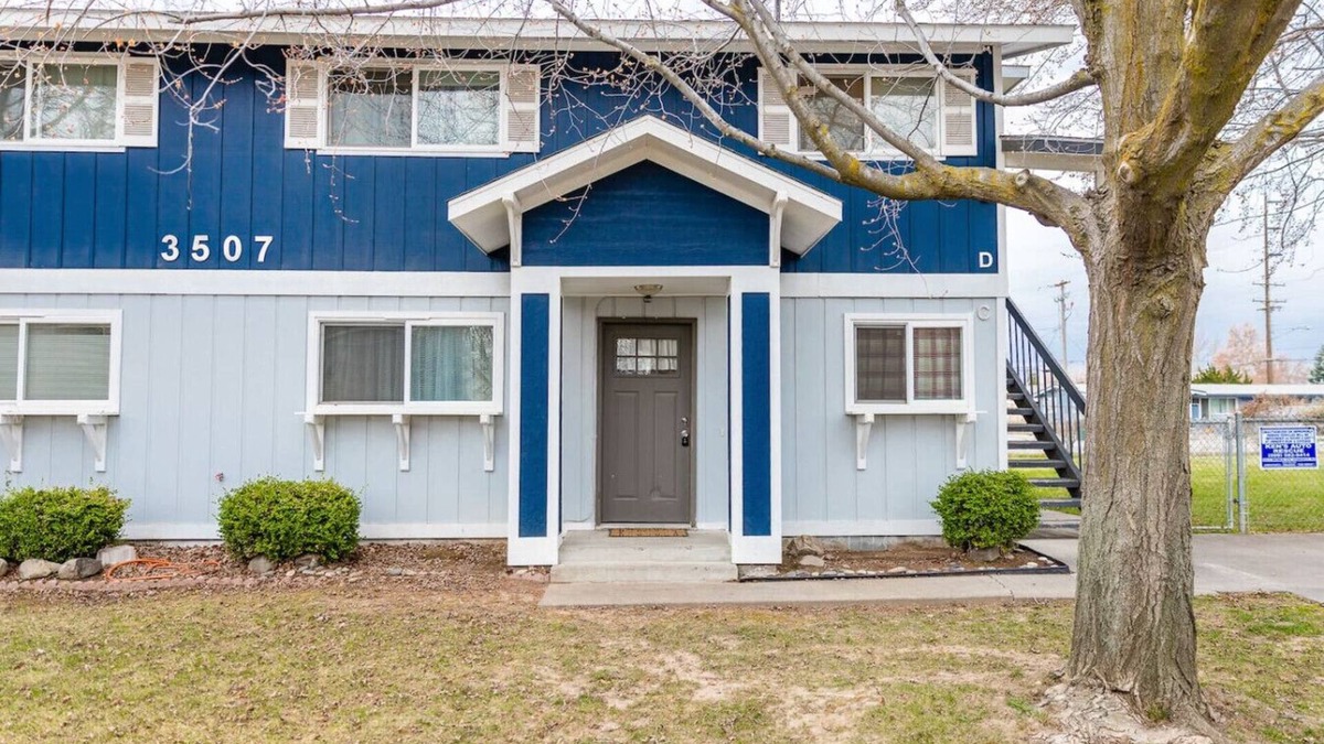 Tri-Cities Apartment | Easy Commute, Clean, Private Parking 2/1 #3507C