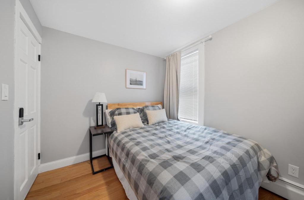 Columbus Park - Andrew Square Apartment | Easy Commute South Boston 4BR 1BH Apt