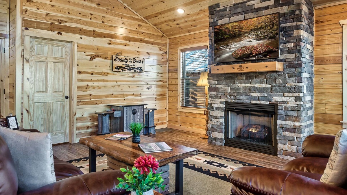 White Oak Lodge Cabin | Easy Drive to Downtown Gatlinburg, Resort Pool, Hot tub, Arcade