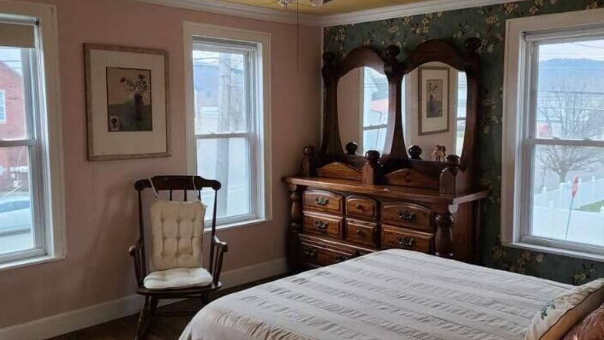 Athens House | Easy Drive to the Finger Lakes; Small Town with Big Hospital