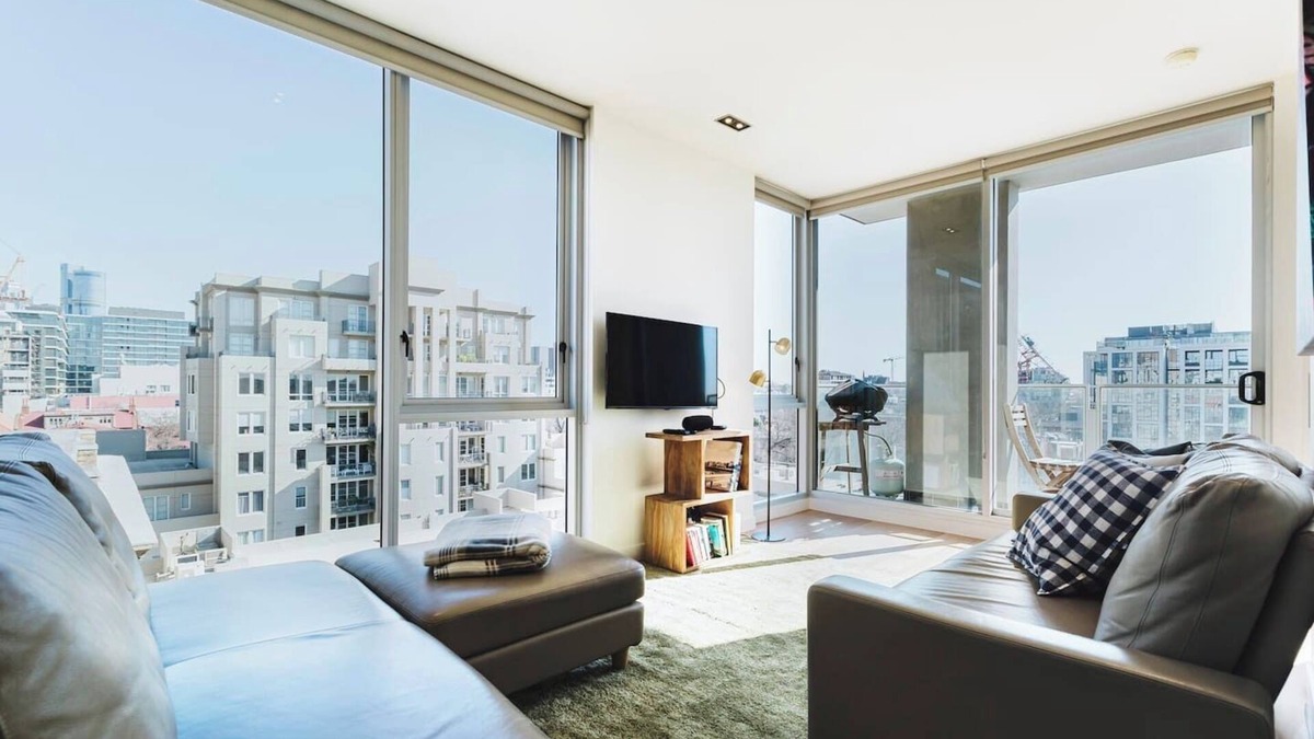 East Melbourne Apartment | Easy Eastside Urban Chic with a Rooftop Pool Oasis