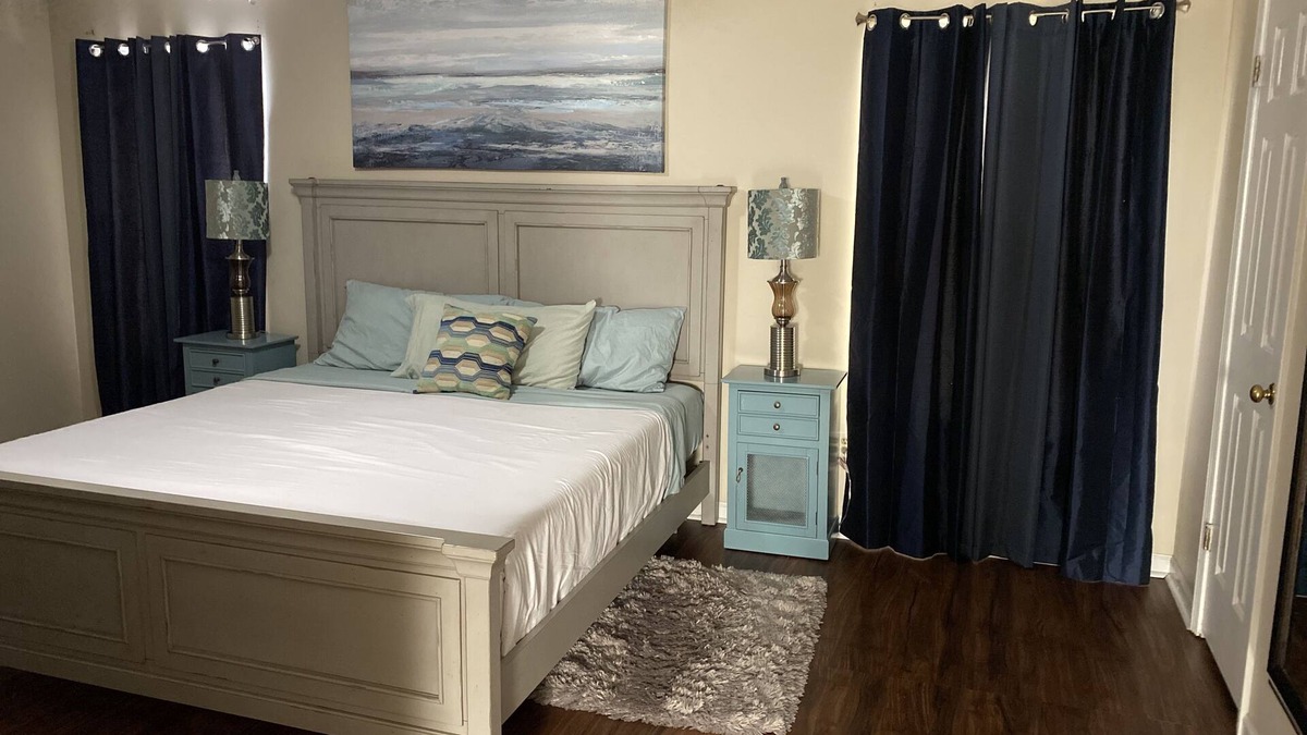 Ellendale House | Easy Living for Work & Exploration Free Parking