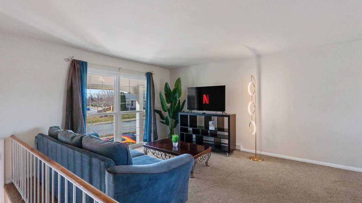 Frederick House | Easy Self Check-in 4BR Escape Prime Walkable Location Dining & Shops Nearby