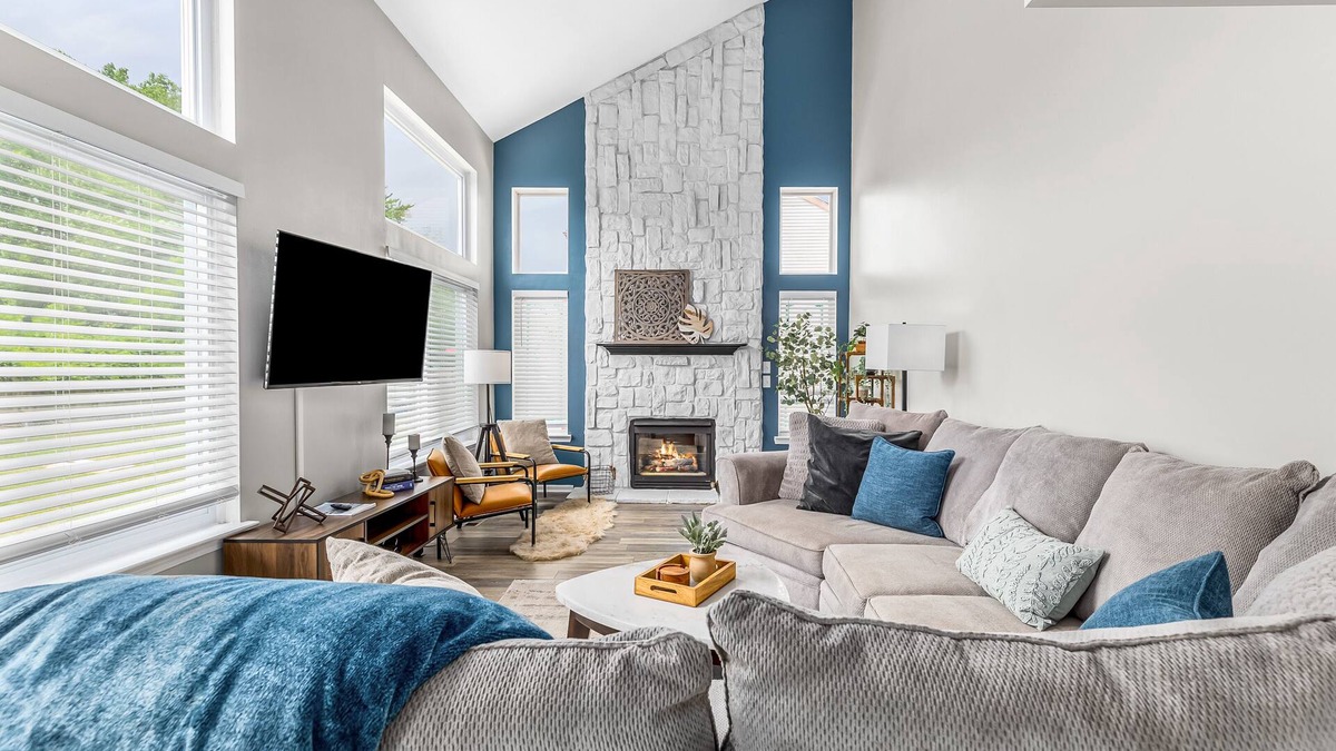New Baltimore House | Easy Stay in Anchor Bay - Gym | Theater | Sleeps12