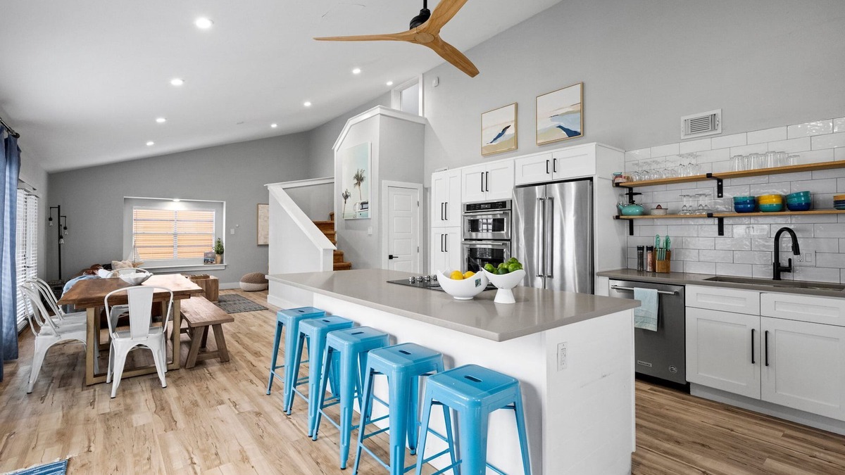 Port Aransas House | Easy walk to the beach, double deck w/ocean view! Sleeps 10 in 8 separate beds!