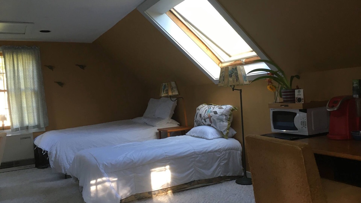 Wilmington Apartment | Easy walk to village and lake