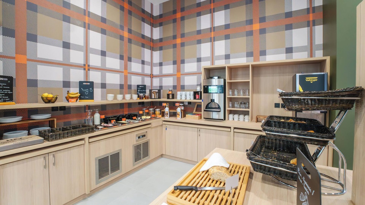 La Villette Hotel | easyHotel Marseille Euromed