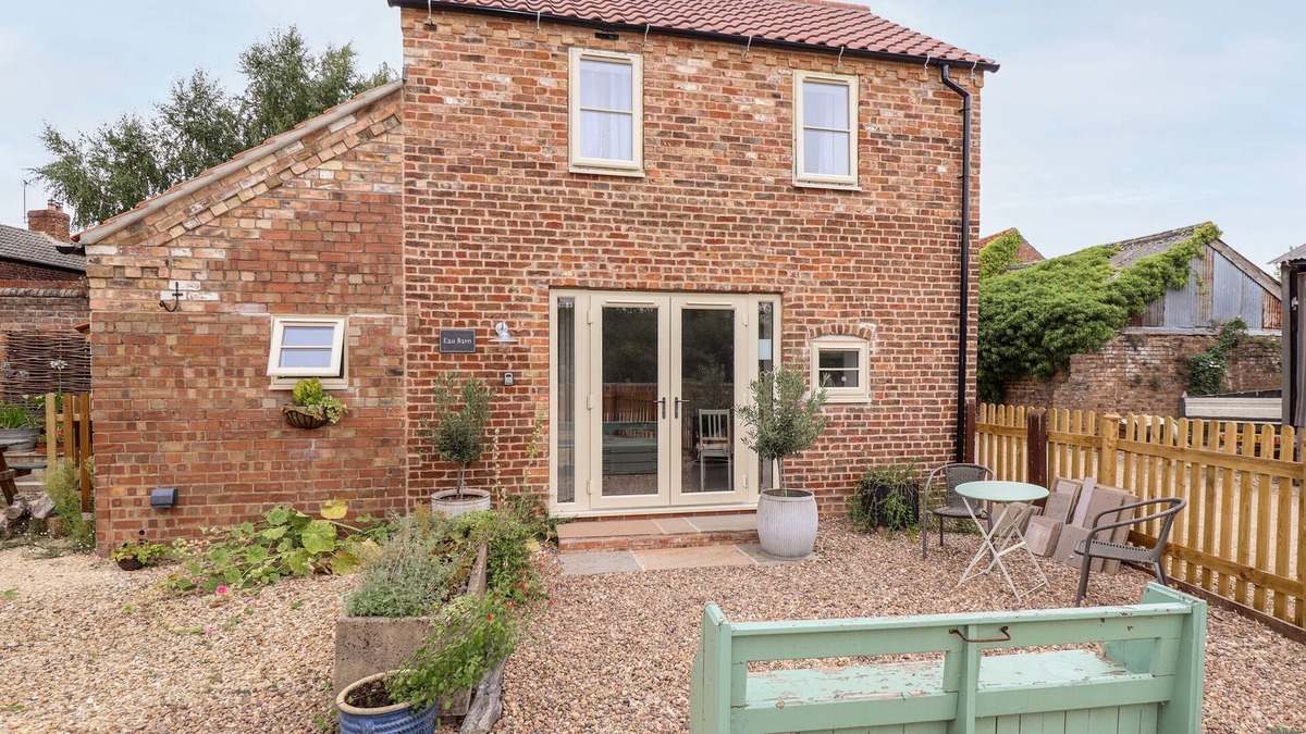 Pointon Cottage | EAU BARN, romantic, character holiday cottage in Billingborough