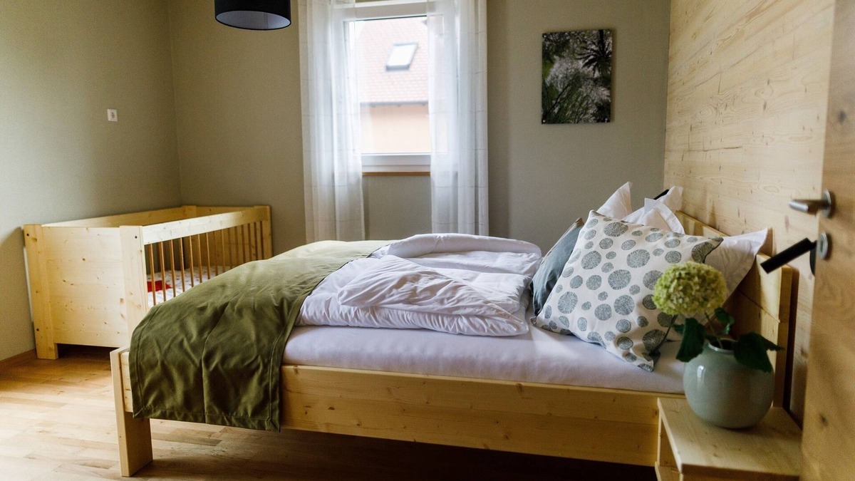Aue Apartment | Ebenerdige 86qm-große Ferienwohnung mit großer Terrasse, gut geeignet für Allergiker, schöne Aussicht
