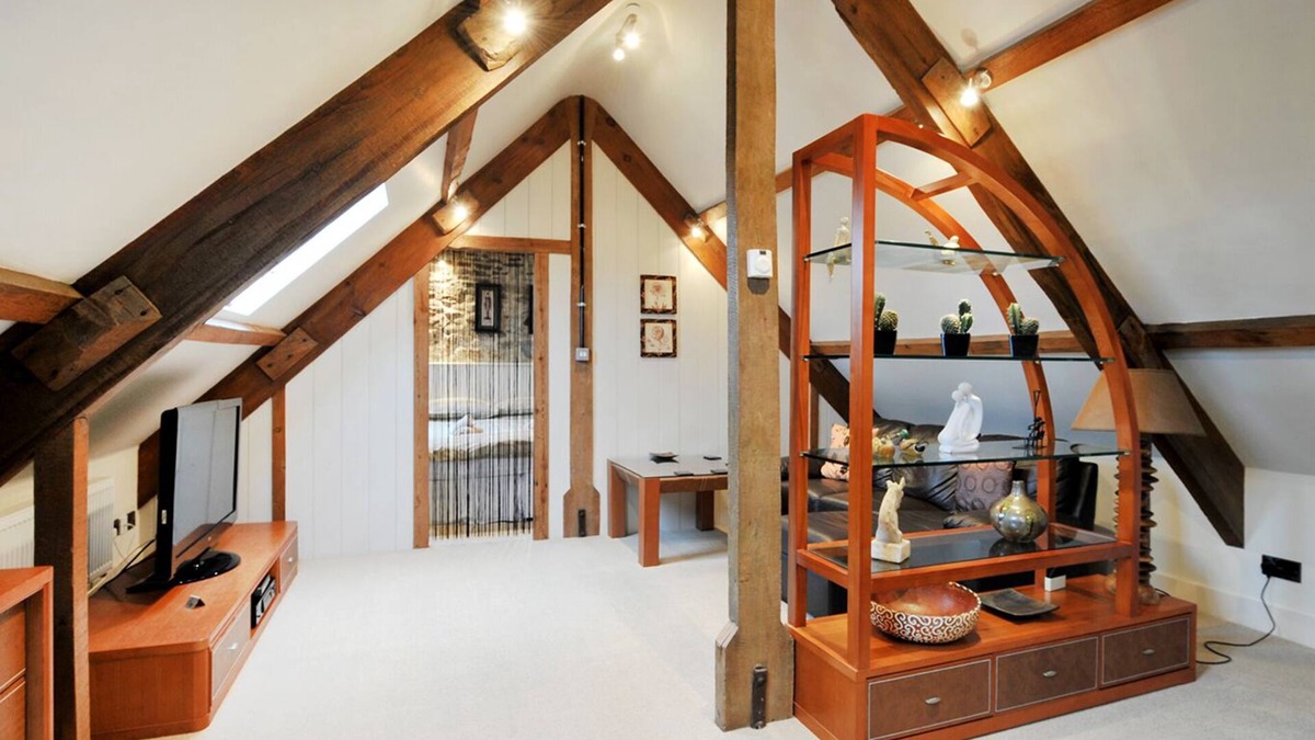 Upton Cheyney House | Ebenezer Chapel: The Apartment