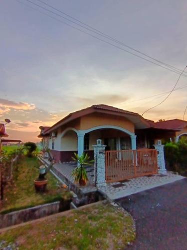 Kampung Keriang Dan House | Ebnur Homestay