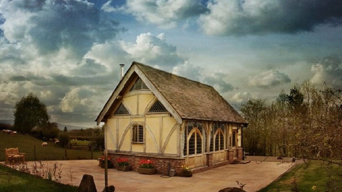 Tenbury Wells Cottage | Ebony Cottage is an Escape from the Outside World.