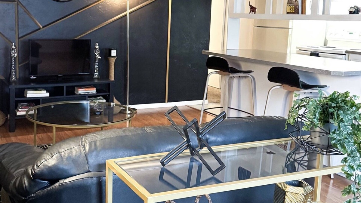 Corvallis Apartment | Ebony Escape- gym, sauna, hot tub, seasonal pool