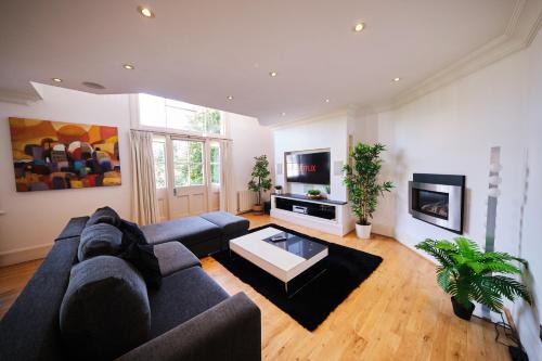 Belsize Apartment | Ebony Suite