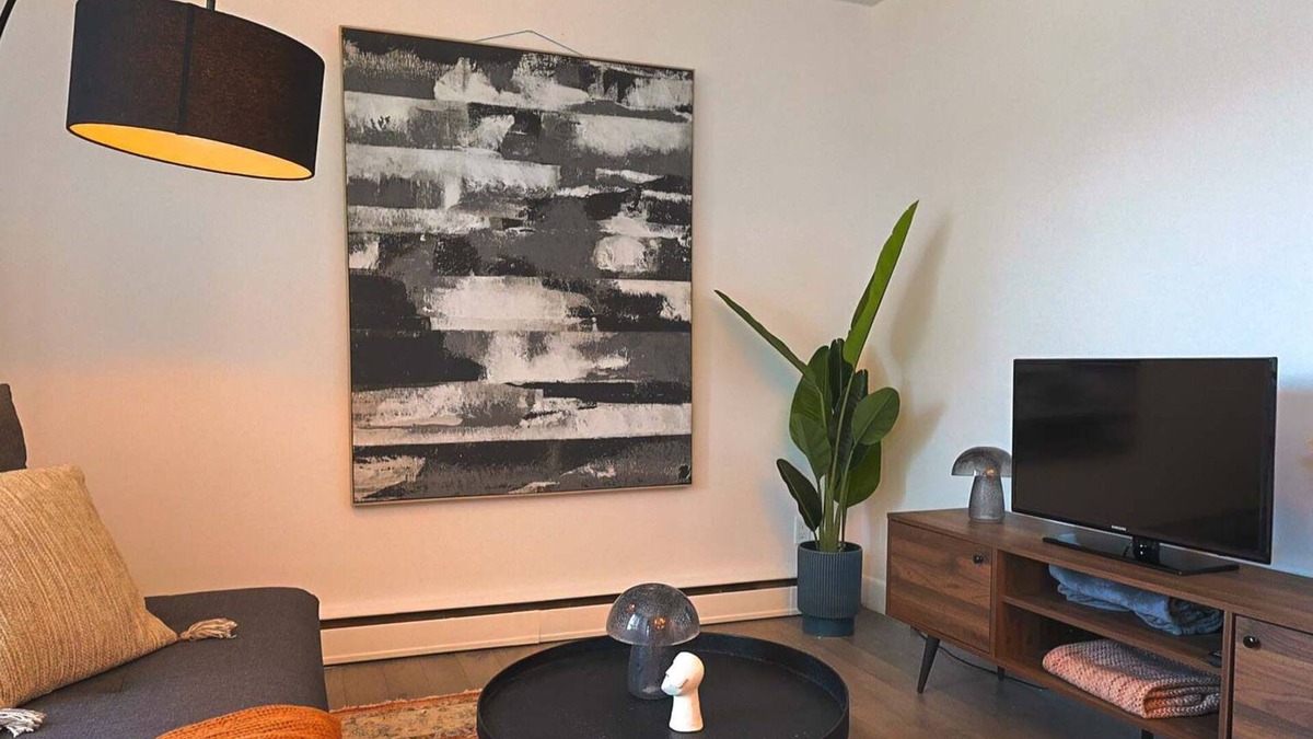 Maizerets Apartment | Ebony - Urban Elegance - Cozy Condo in the Heart of Quebec
