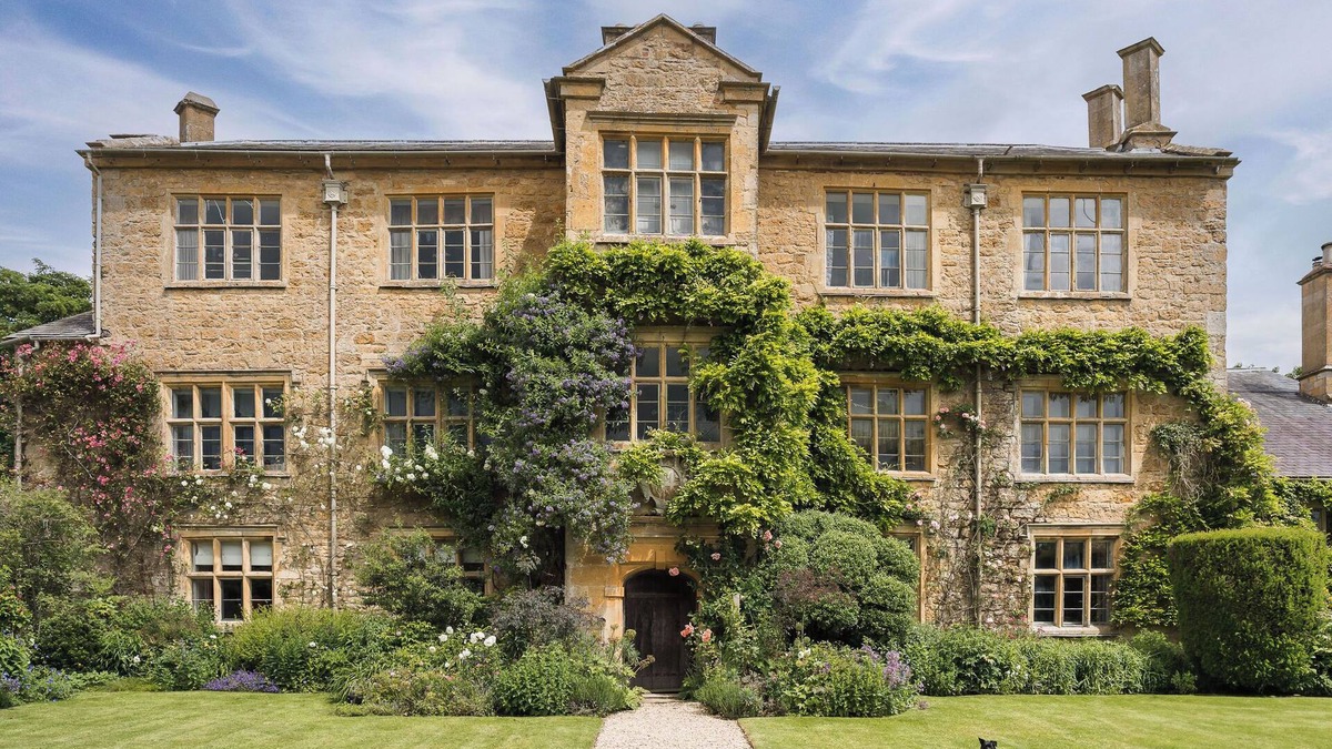Ebrington Cottage | Ebrington Manor, a stunning Cotswold manor house