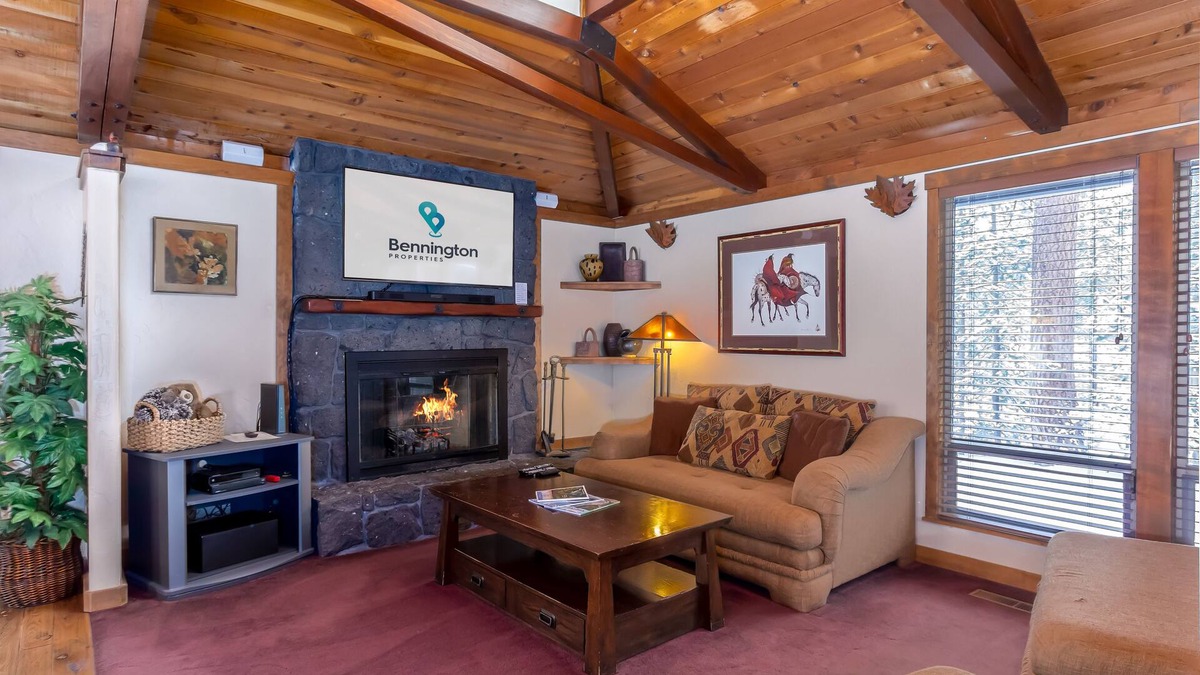 Deer Park House | EBUT10 - Mountain Retreat w/2 Suites!, A/C, Cornhole