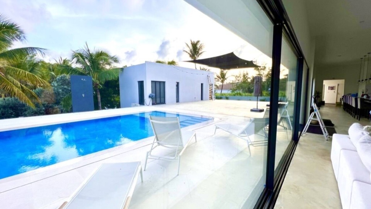 Inch Marlowe House | Echo Beach - A Modern Beach House On The Beach Five Minutes From The Airport