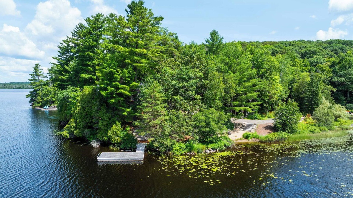 Baysville Villa | Echo Beach Summary: E