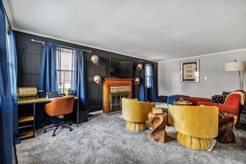 Upper St. Clair House | Eclectic 4Bed with BBQ-Firepit-Games-secretGarden & 7 mile to Downtown