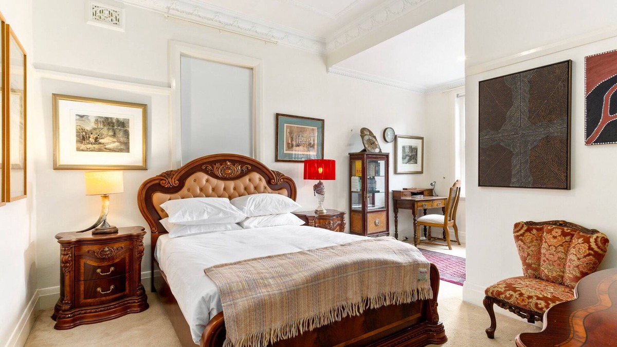 Kings Cross Apartment | Eclectic Art Deco Apartment in great location