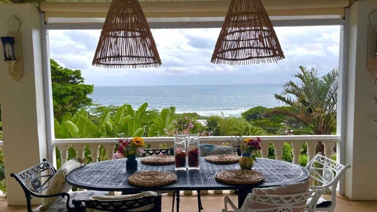 Kingsborough House | Eclectic Beach House 👙