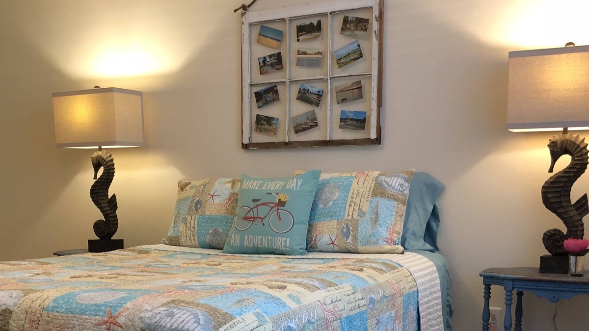 Mississippi City House | Eclectic cottage near the beach!