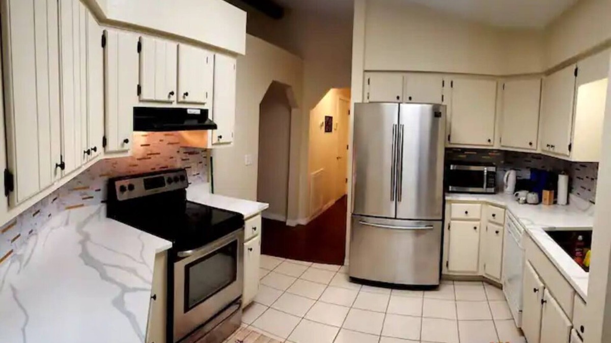 Candler House | Eclectic Ranch Style Home - Sleeps 12