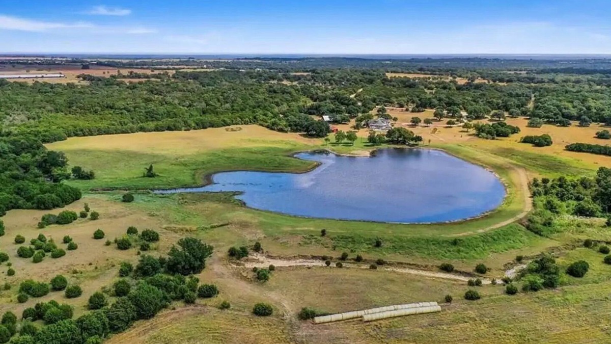 Leon Junction Apartment | [Eclipse Amenities Included] Food, Live Music, Activities - Glamping Tent 2
