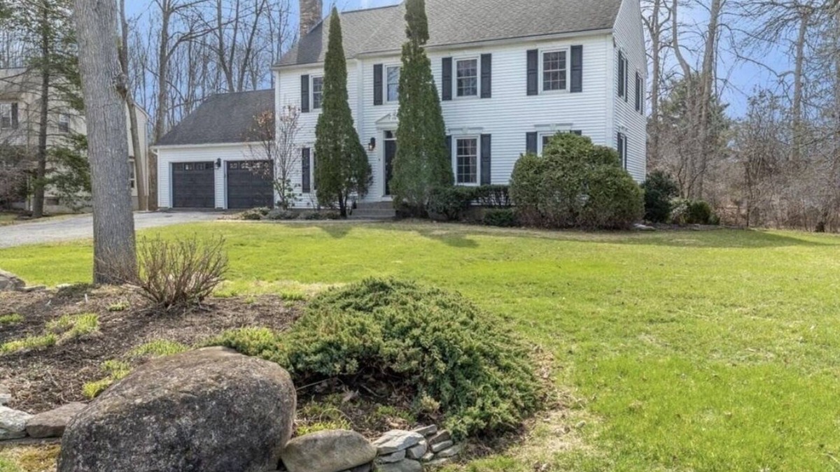 Shelburne House | Eclipse House of your Dreams!