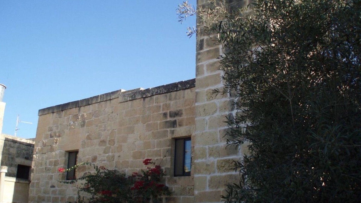 Xewkija House | Eco Certified 17 century farmhouse with a large private pool and garden