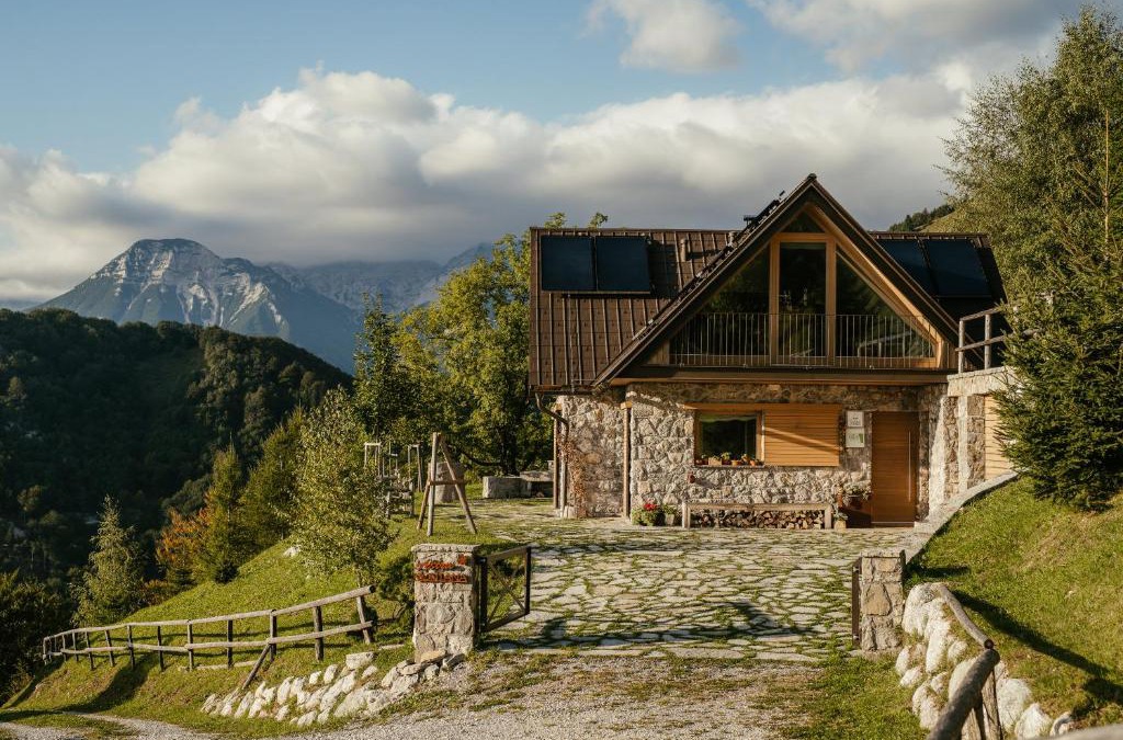 Poljubinj Ski Chalet | Eco Chalet AstraMONTANA