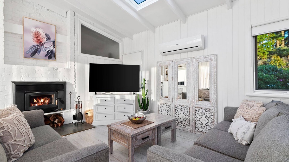 Mount Martha Cottage | Eco Coastal Cottage. Dog friendly. Short & Long term rental available.