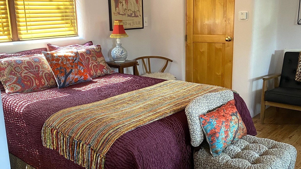 Canoncito House | Eco Conscious, Peaceful & Serene, Dog Friendly, Open Floor Plan, Cozy, Private…