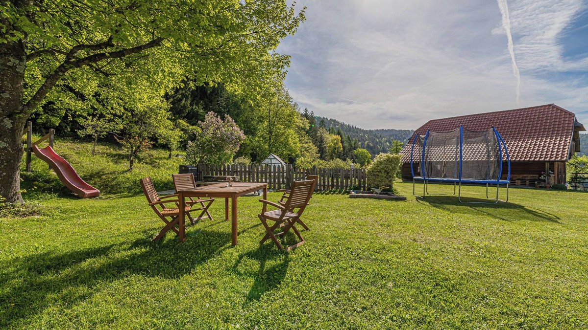 Prevalje Apartment | Eco farm Mikl Pine Tree Apartment, Slovenj Gradec, Slovenia