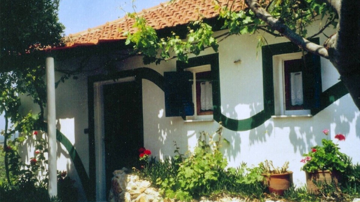 Petrochori House | Eco friendly cottage in large rambling garden. 400m walk to the sea.