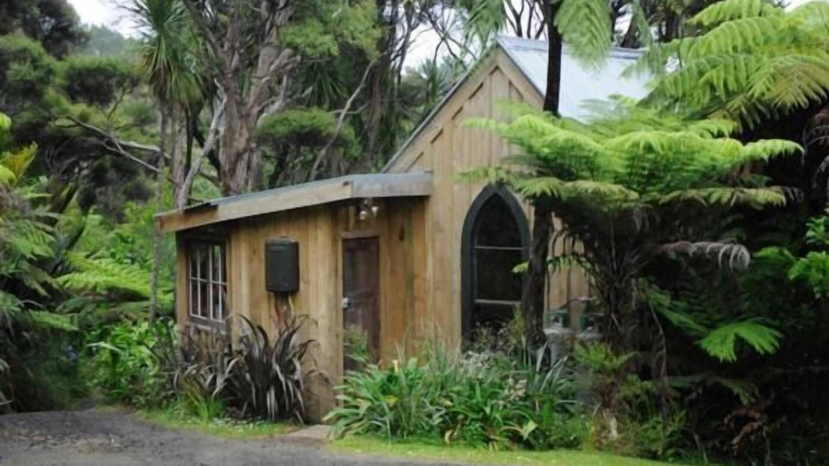Muriwai Cottage | Eco-friendly Te Aute Ridge Cottage