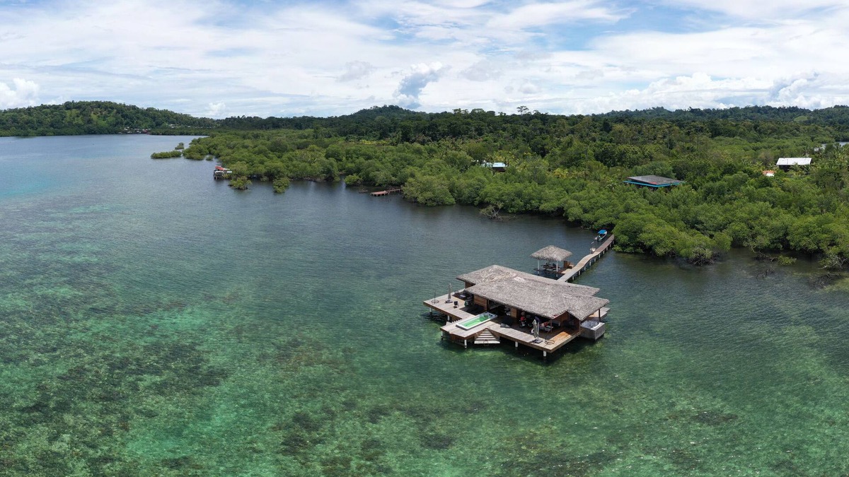 Tierra Oscura Villa | Eco-Lodge Bocas Coral Reef - Over water villa & birds house