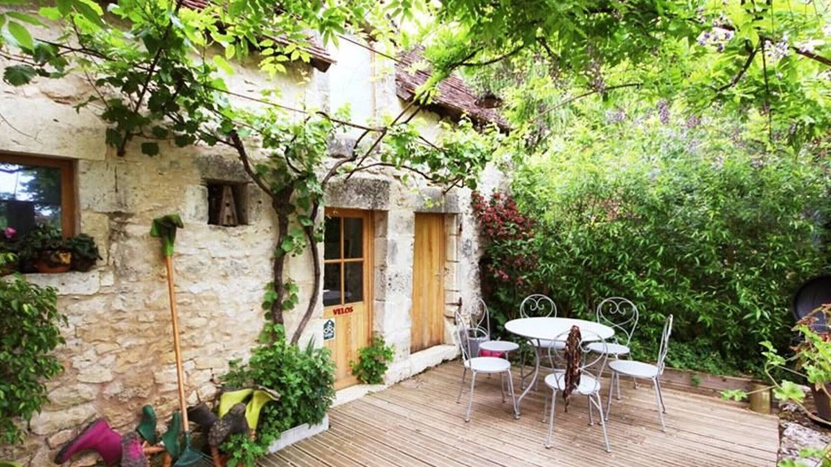 Pouligny-Saint-Pierre Cottage | Eco-renovated barn in the heart of nature