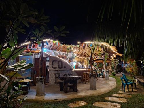 Bukit Lawang Bed & Breakfast | eco trekking lodge, Bar & jungle tour's