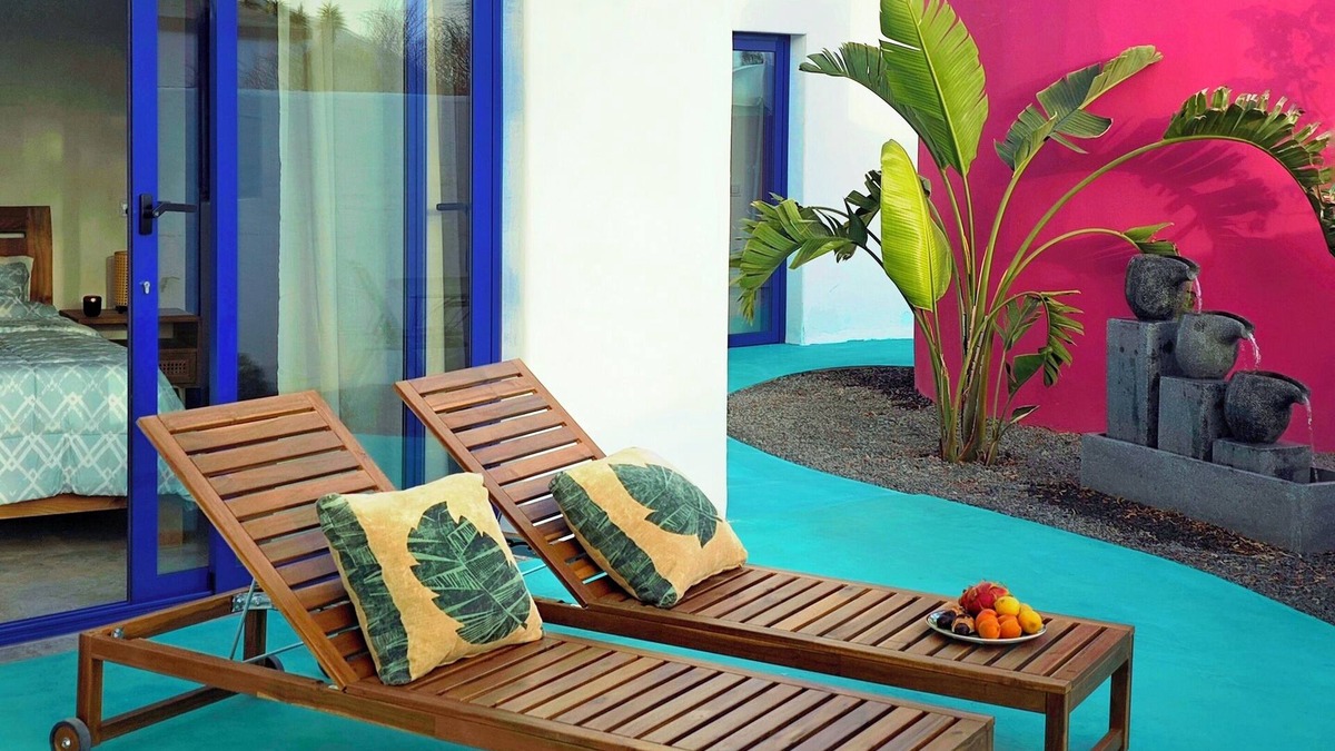 Puerto del Rosario Villa | ECO Villa El Espejo. Unique and handcrafted - Intimate Jacuzzi and garden at Green Dharma