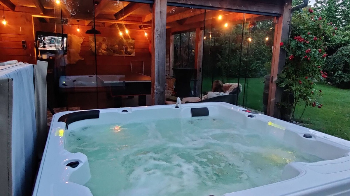 Tilburg Apartment | Ecolodge Tilburg- Swimmingpool-jacuzzi-ensuite privat sauna- beautifull garden-