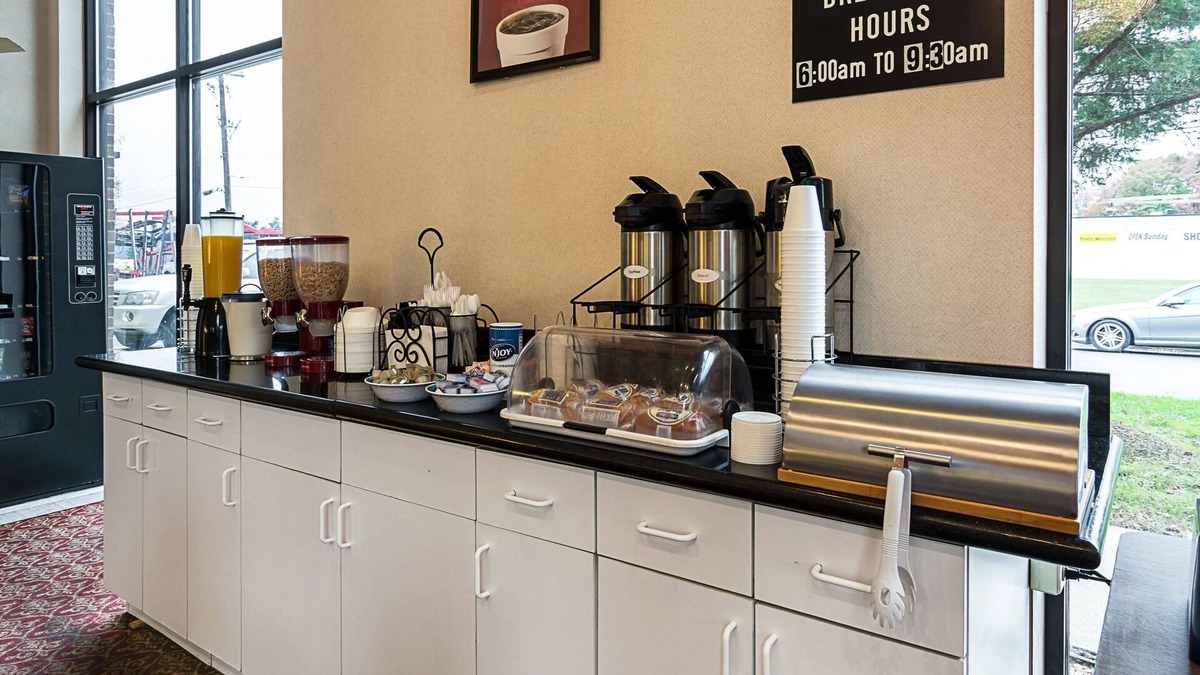 Clinton Hotel | Econo Lodge Andrews Air Force Base