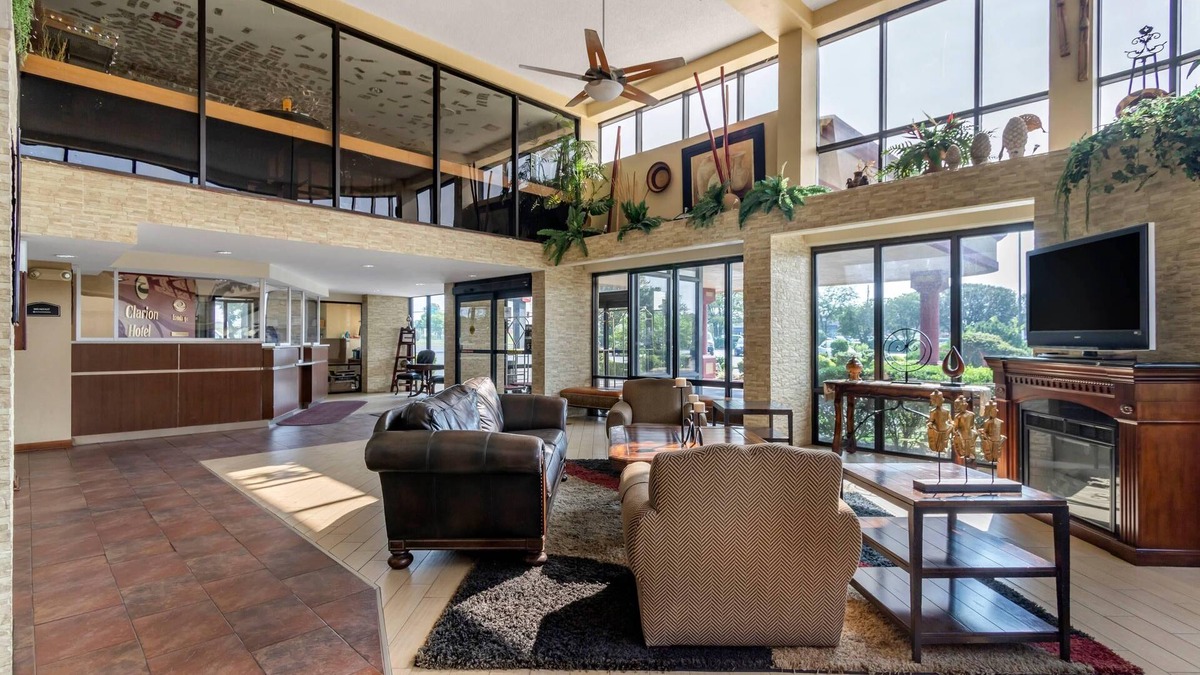 Broken Arrow Hotel | Econo Lodge Broken Arrow - Tulsa