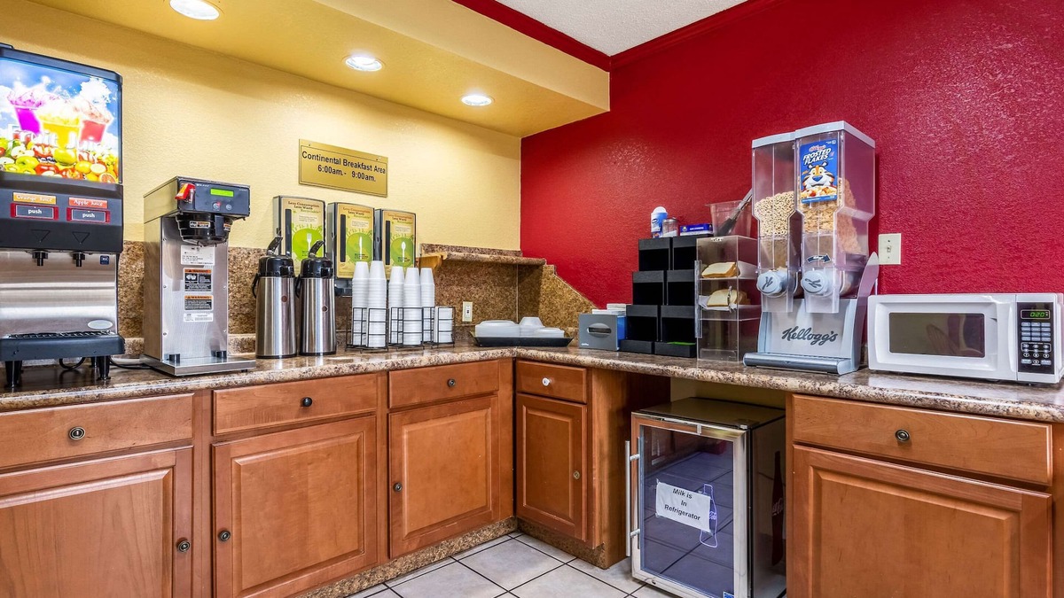 Enderly Park Hotel | Econo Lodge Charlotte Airport Area