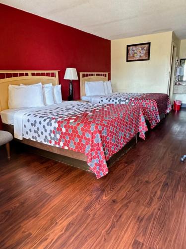 Christiansburg Cabin | Econo Lodge Christiansburg-Blacksburg I-81