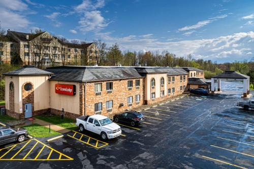 Streetsboro Cabin | Econo Lodge Cleveland Southeast - Kent