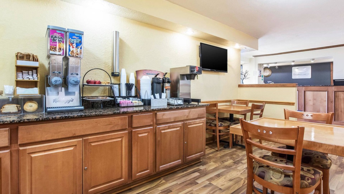 Cloverdale Hotel | Econo Lodge Cloverdale