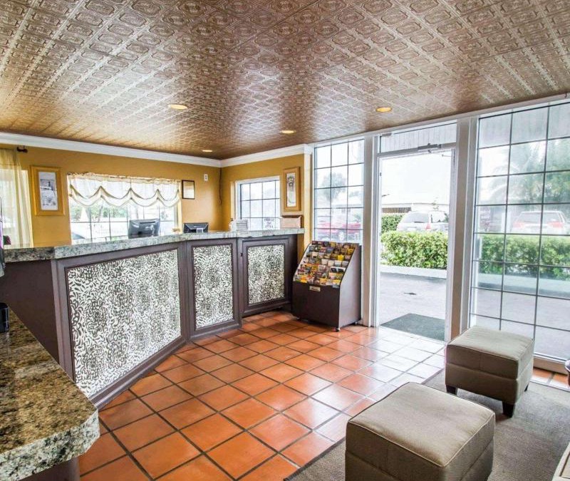 Cocoa Beach Cabin | Econo Lodge Cocoa Beach - near the Port